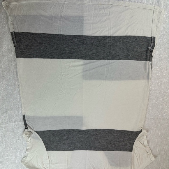 Bordeaux Asymmetrical Short Sleeve T-Shirt White Gray - Picture 3 of 6